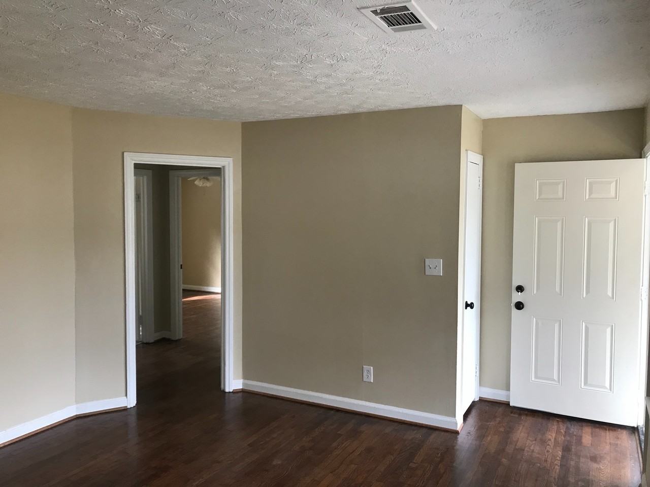 965 Eastwood Dr - Photo 7 of 41