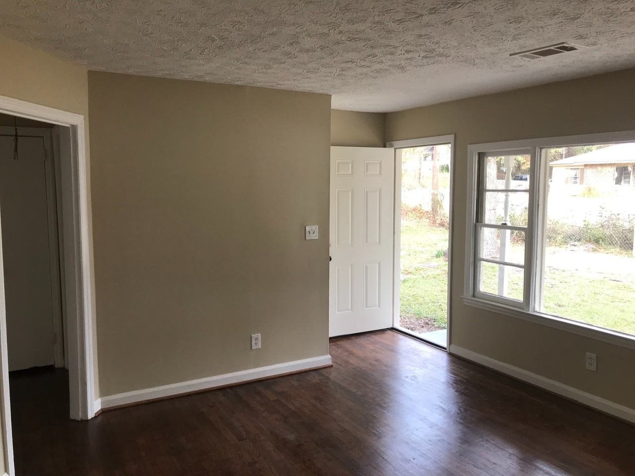 965 Eastwood Dr - Photo 7 of 41