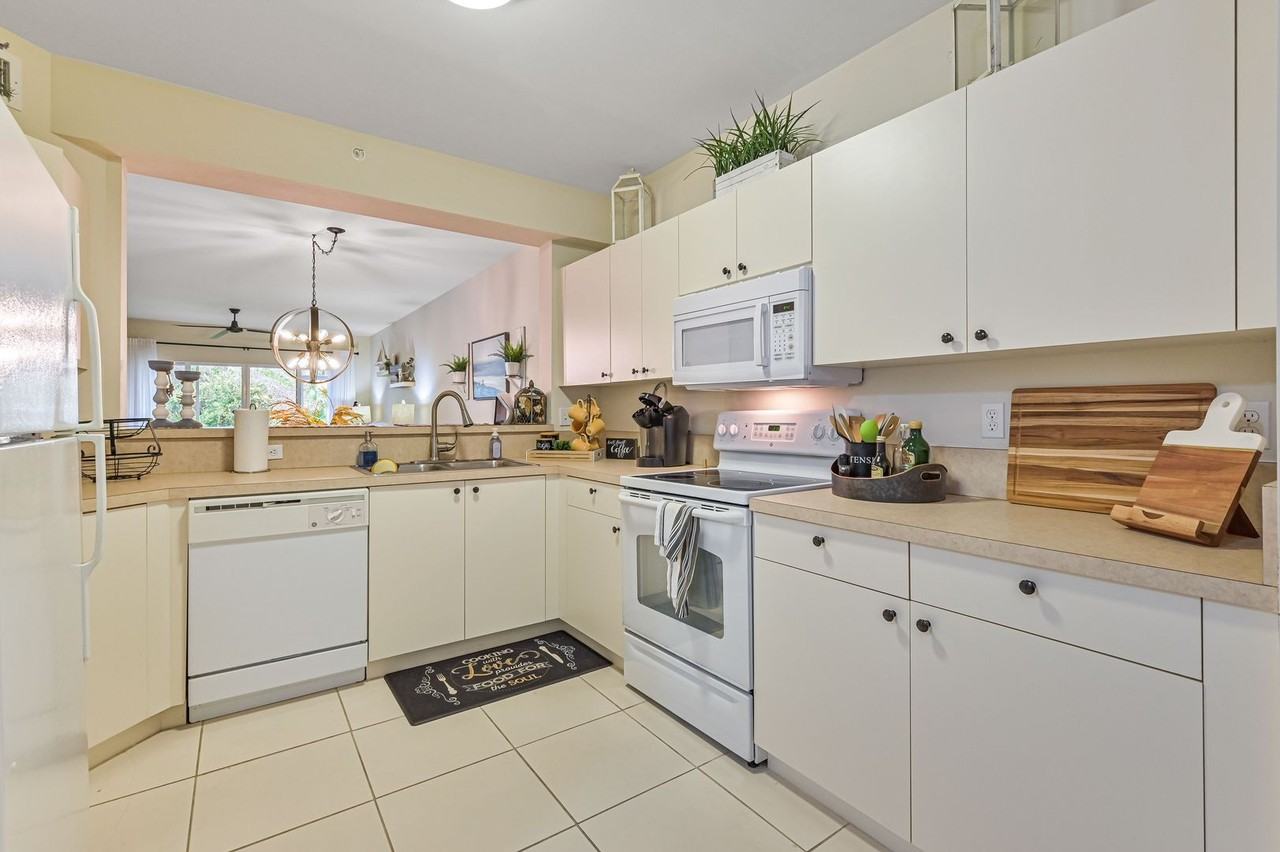 7823 Regal Heron Cir #103 - Photo 4 of 25