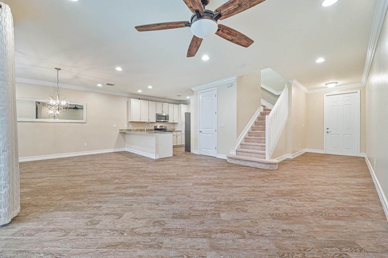 7709 Bristol Cir - Photo 2 of 34