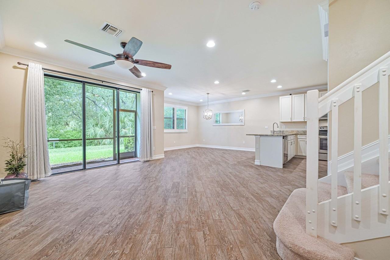 7709 Bristol Cir - Photo 3 of 34