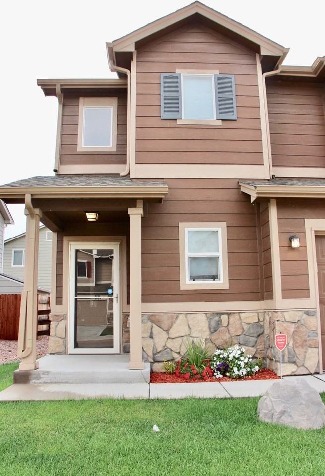 4038 Silver Star Grv - Photo 2 of 32