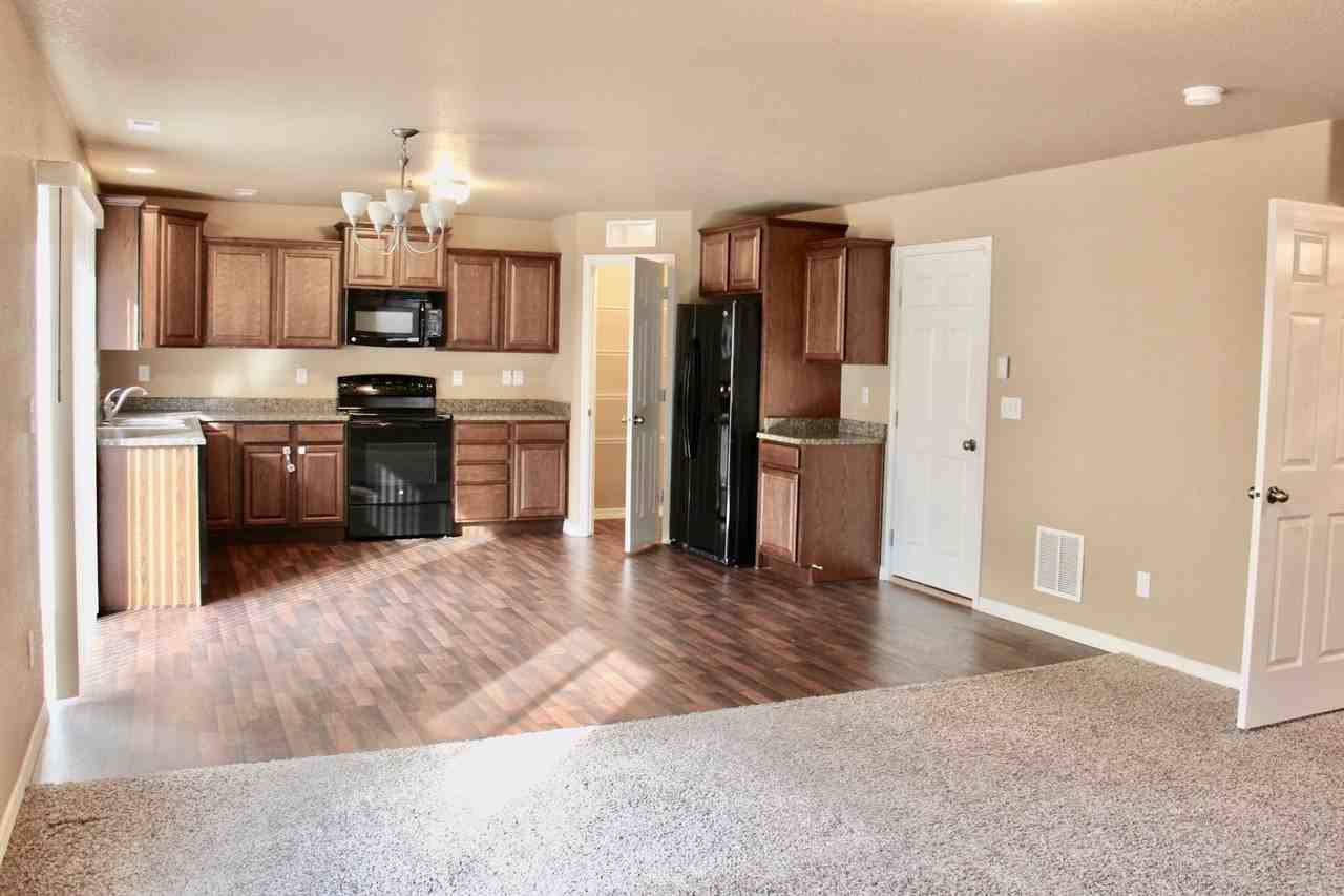 4038 Silver Star Grv - Photo 4 of 32