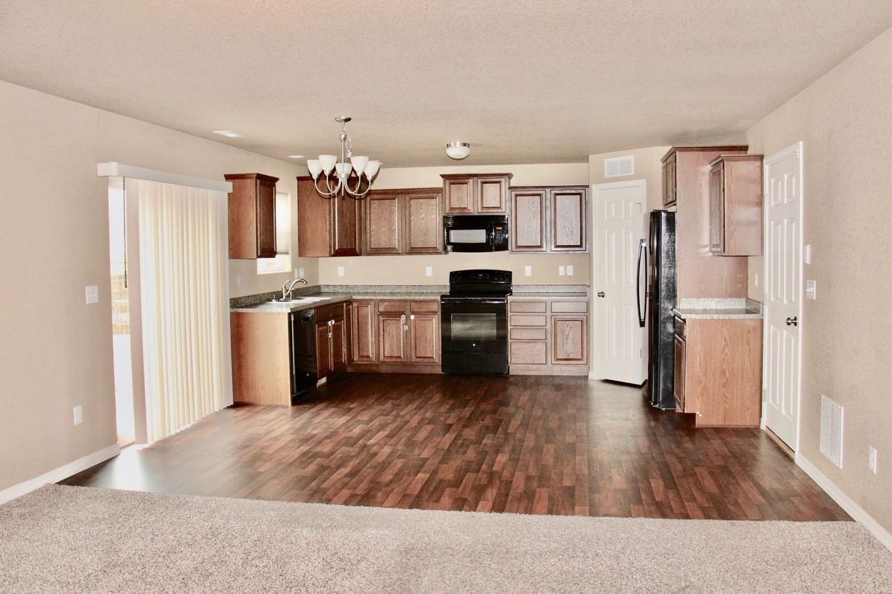 4038 Silver Star Grv - Photo 5 of 32