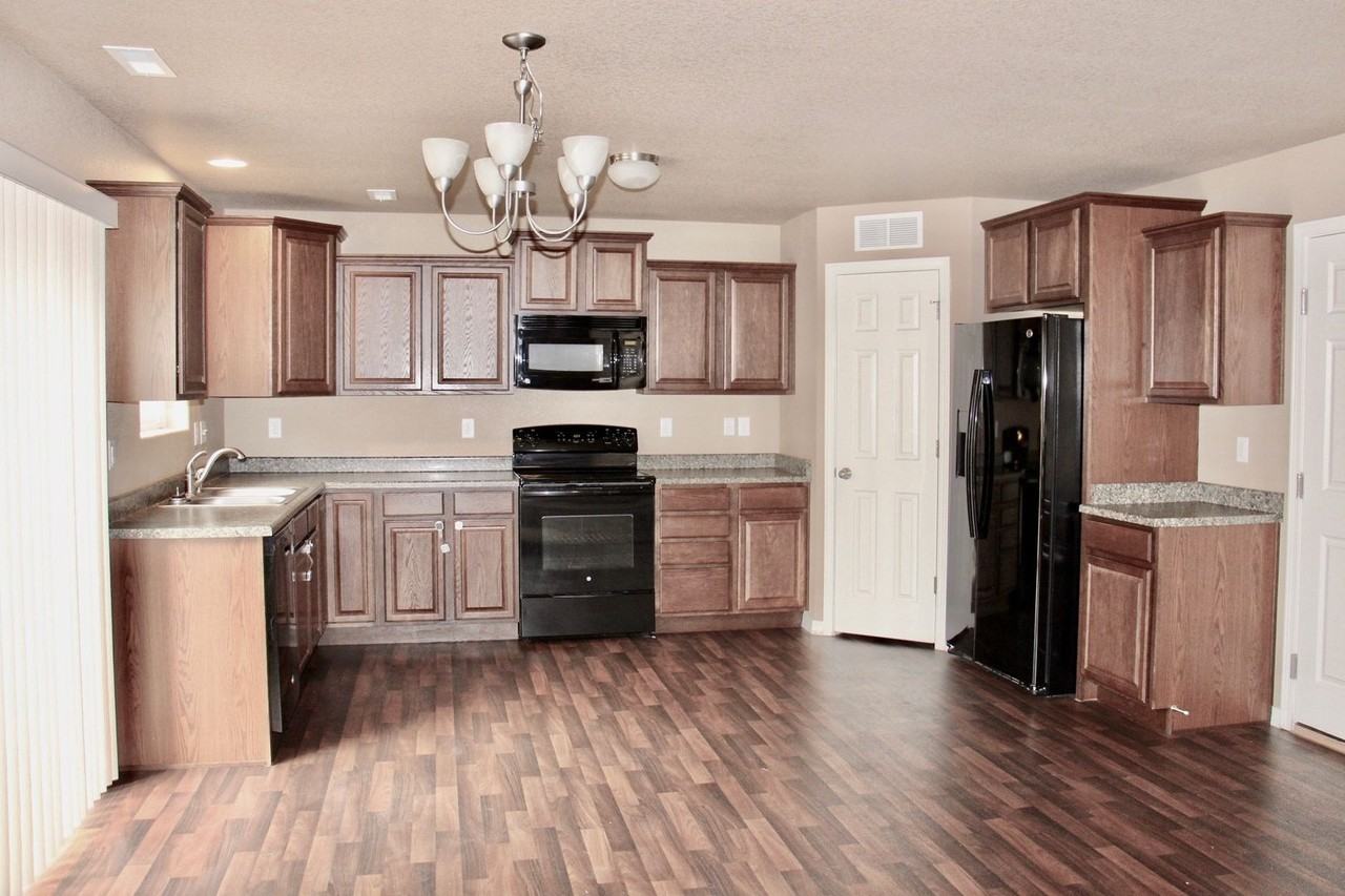 4038 Silver Star Grv - Photo 6 of 32