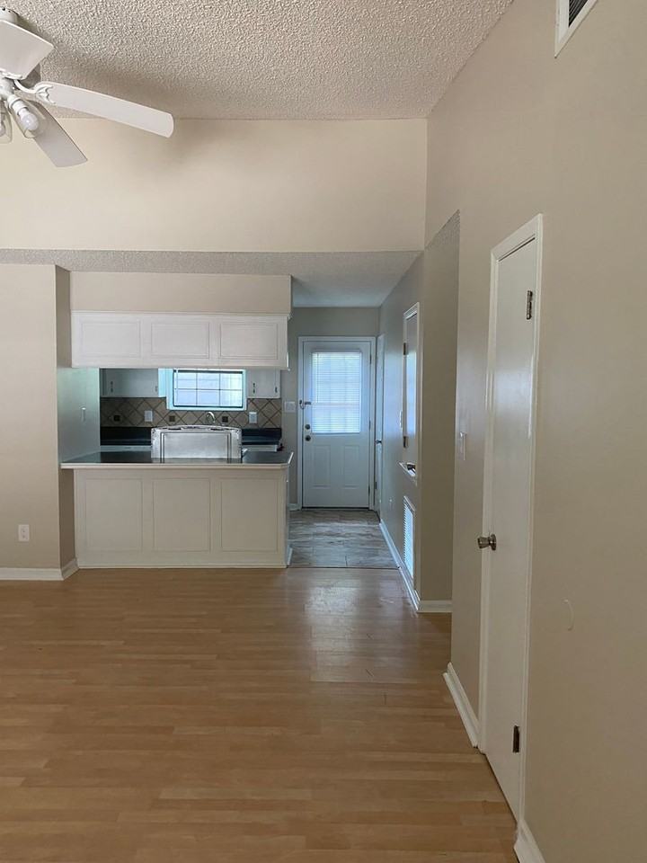 5367 Dawn Ct #B - Photo 2 of 7