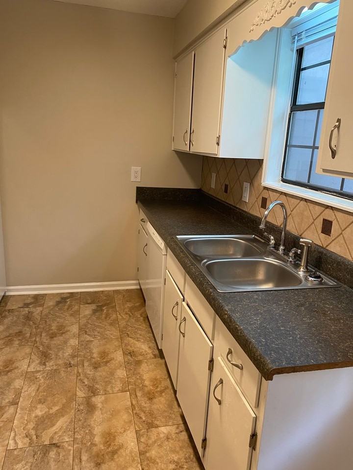 5367 Dawn Ct #B - Photo 4 of 7