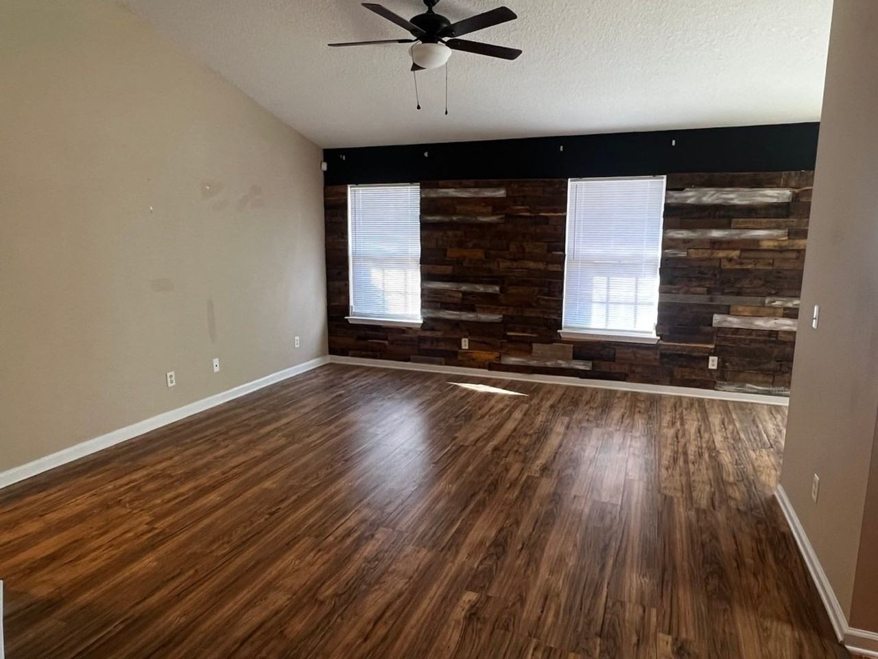 139 Huntington Dr - Photo 2 of 9