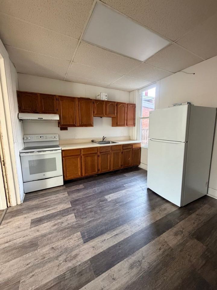 337 W Orange St - Photo 4 of 5