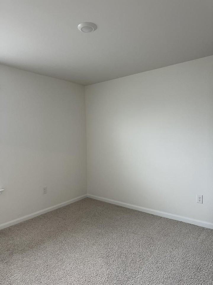 580 Locust Run Dr - Photo 4 of 12