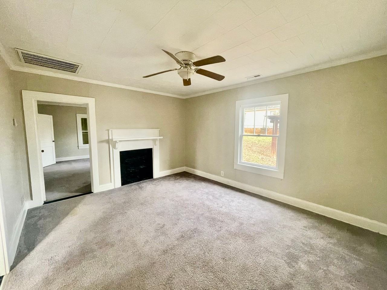 807 3rd St - Photo 5 of 16