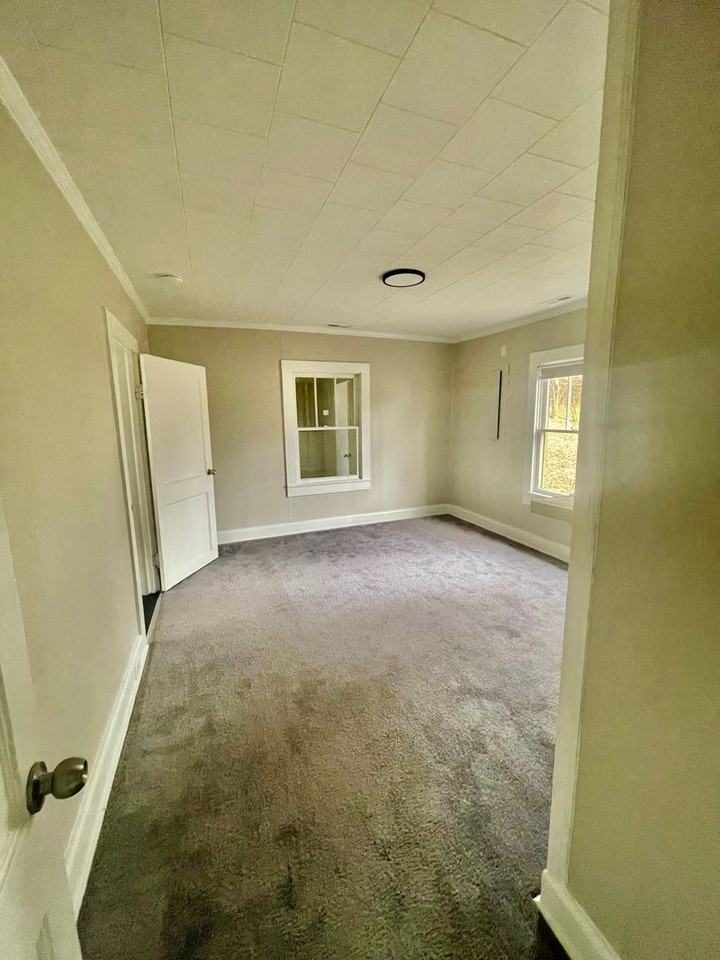 807 3rd St - Photo 6 of 16