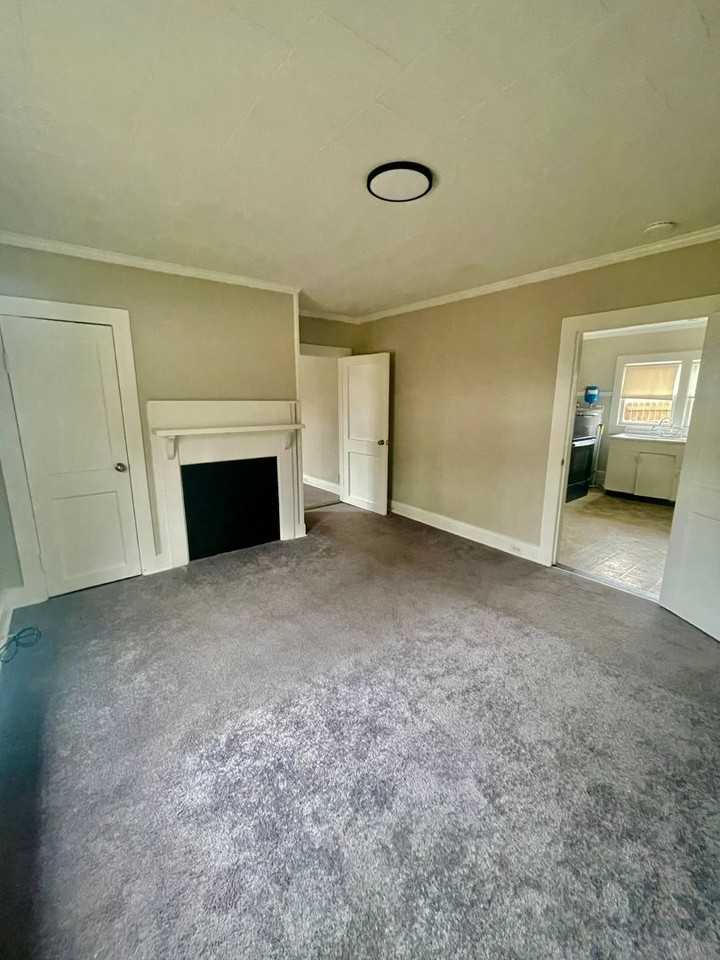 807 3rd St - Photo 7 of 16