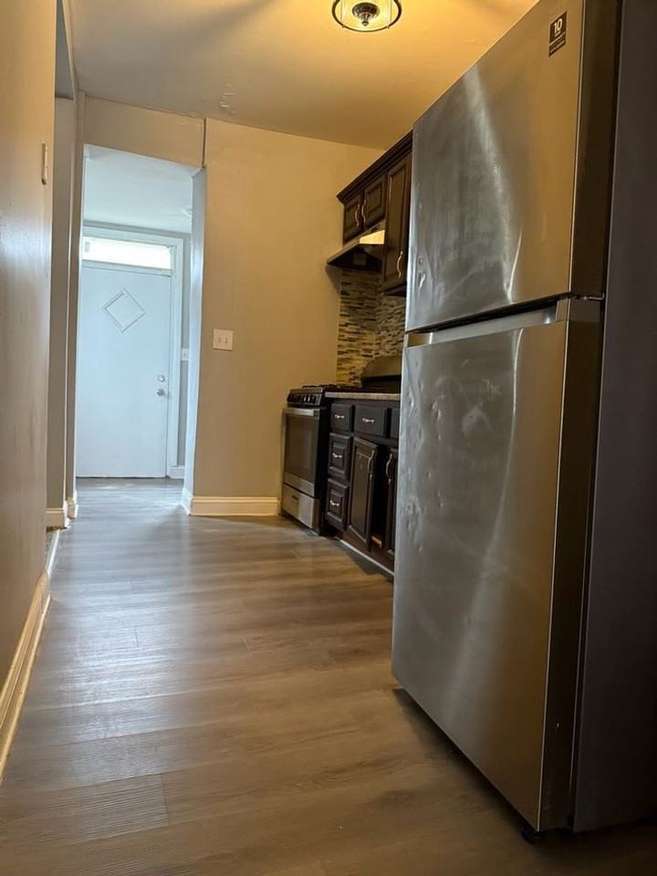 4903 Queensberry Ave - Photo 3 of 7