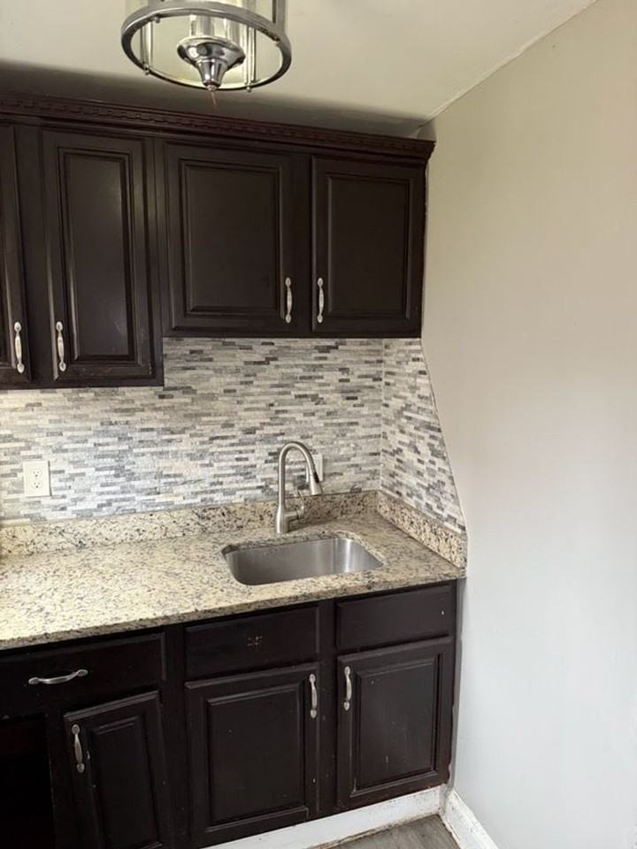 4903 Queensberry Ave - Photo 4 of 7