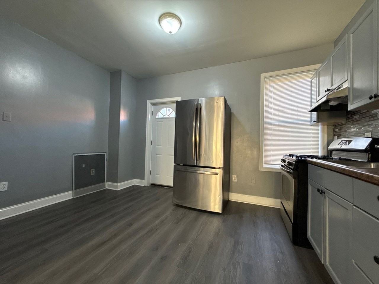 4917 Palmer Ave - Photo 4 of 18