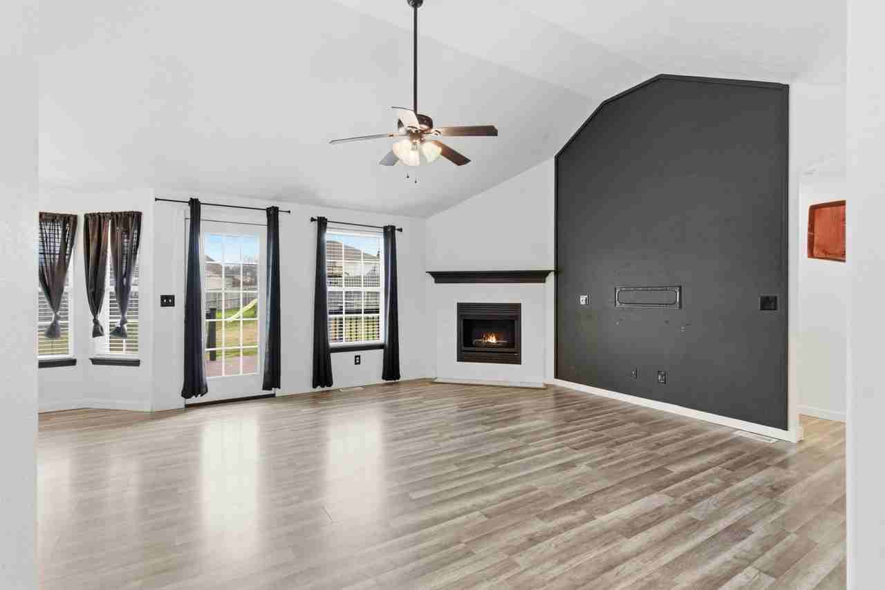 4470 N Toby Ave - Photo 3 of 27