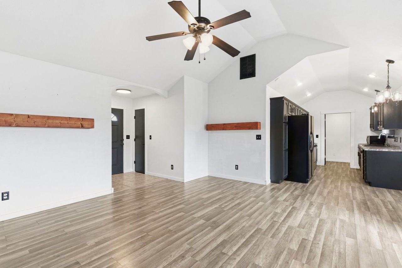 4470 N Toby Ave - Photo 4 of 27