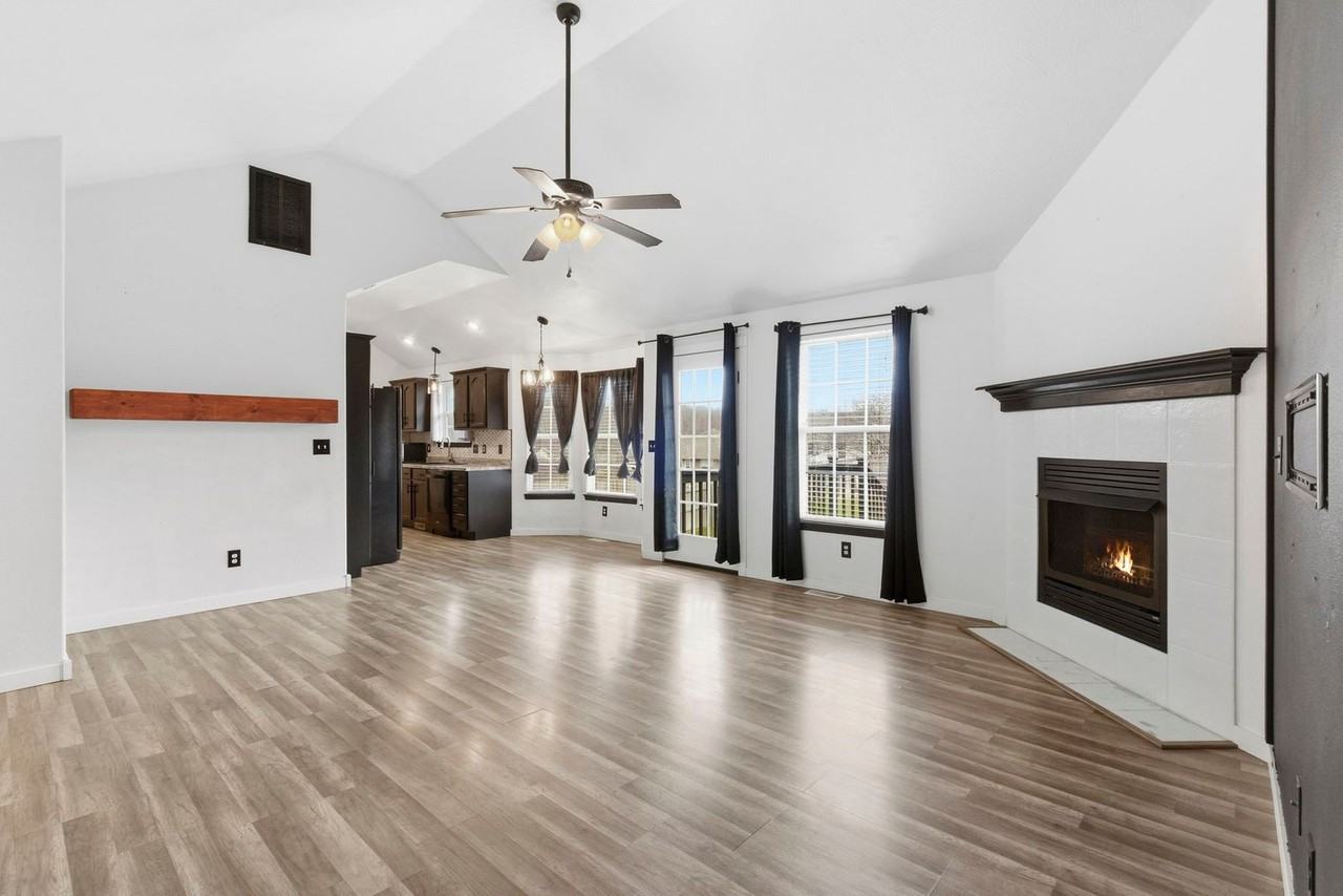 4470 N Toby Ave - Photo 5 of 27