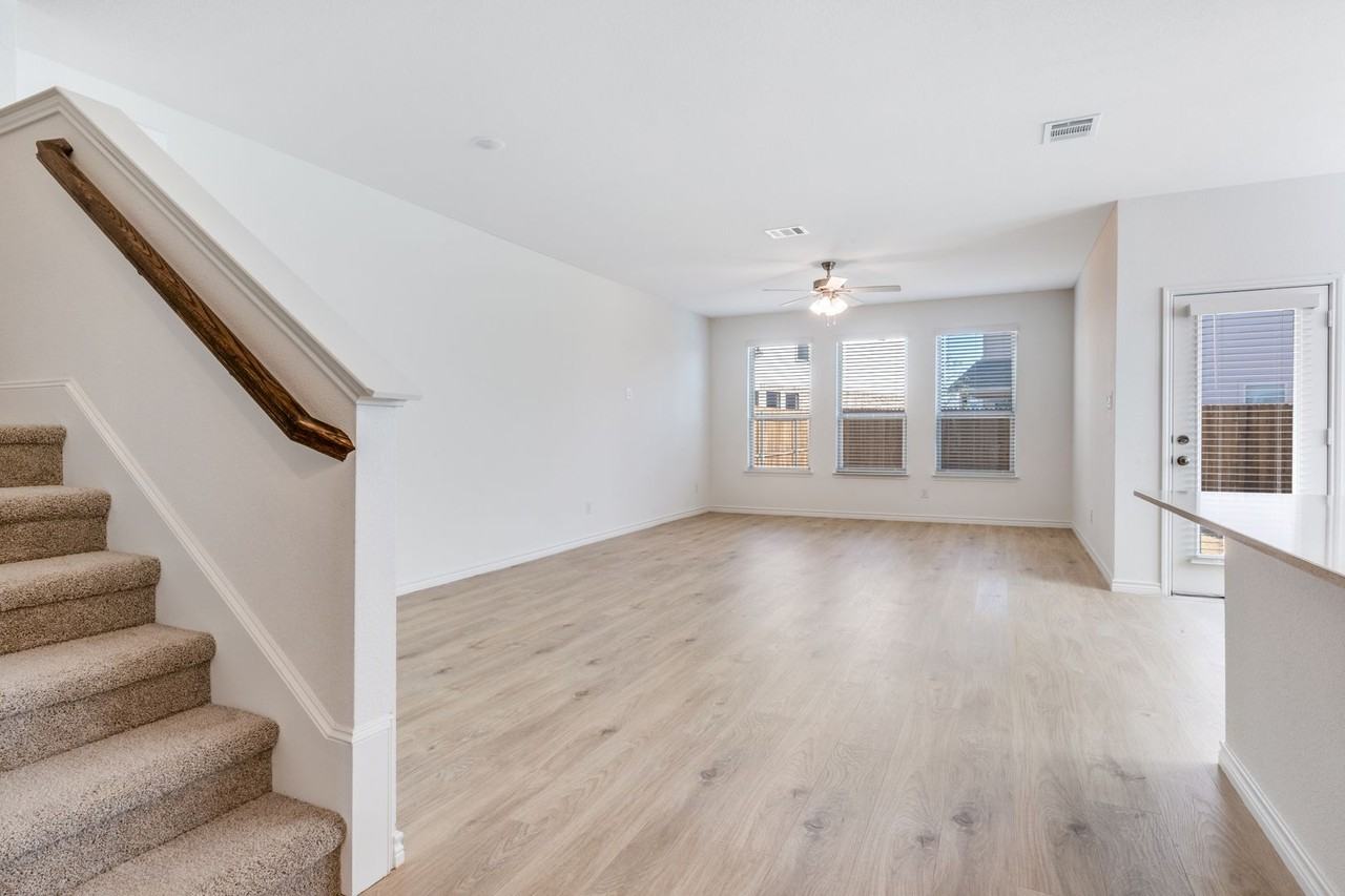 407 Saddle Ln - Photo 5 of 26