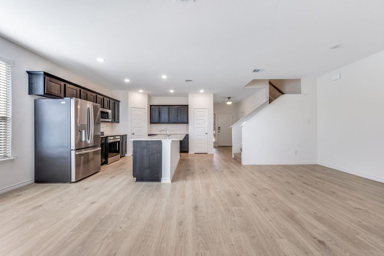 407 Saddle Ln - Photo 6 of 26