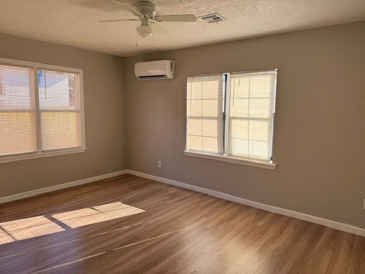 1605 Nw Kingsbury Ave - Photo 6 of 18