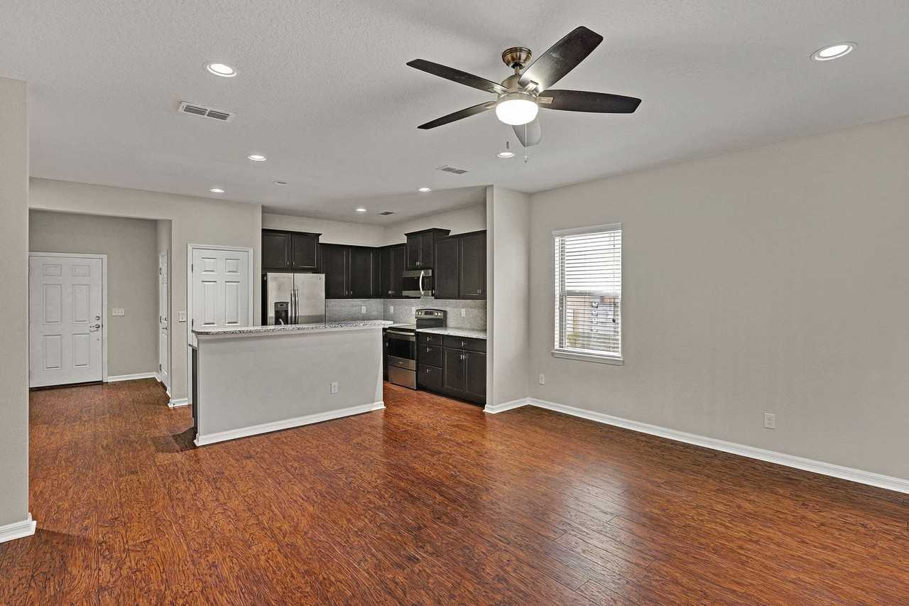 7019 Buroak Ct - Photo 4 of 17