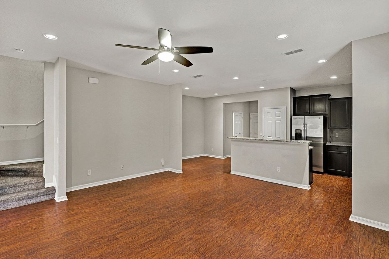 7019 Buroak Ct - Photo 5 of 17