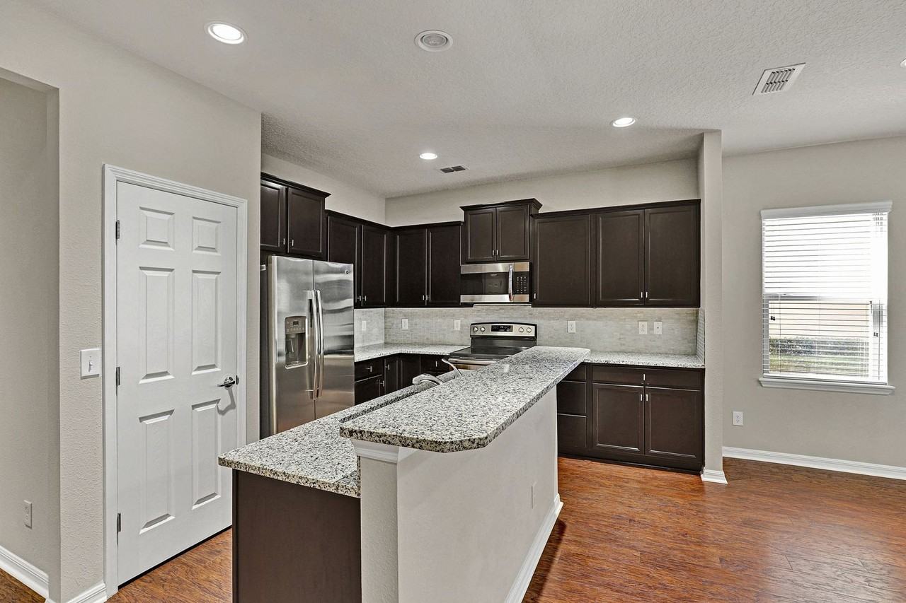 7019 Buroak Ct - Photo 6 of 17