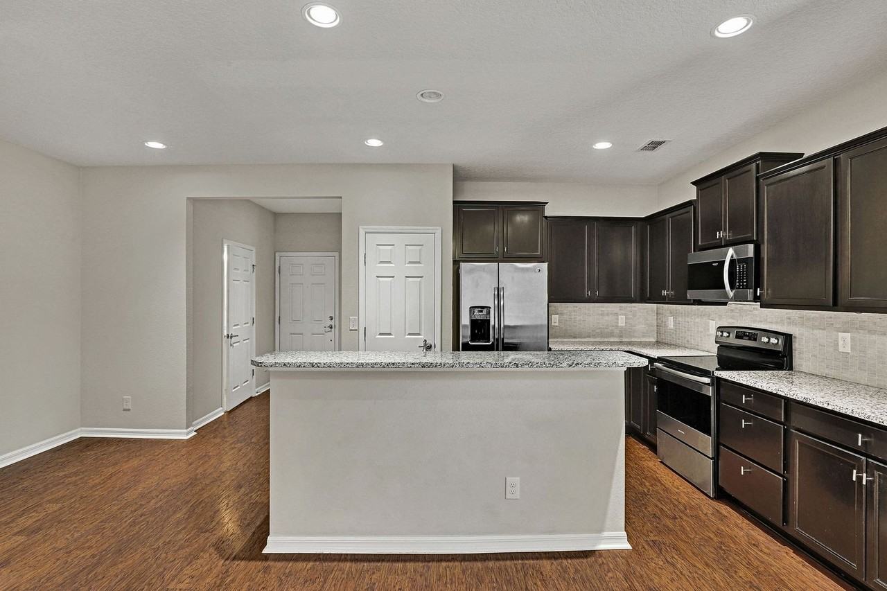 7019 Buroak Ct - Photo 7 of 17