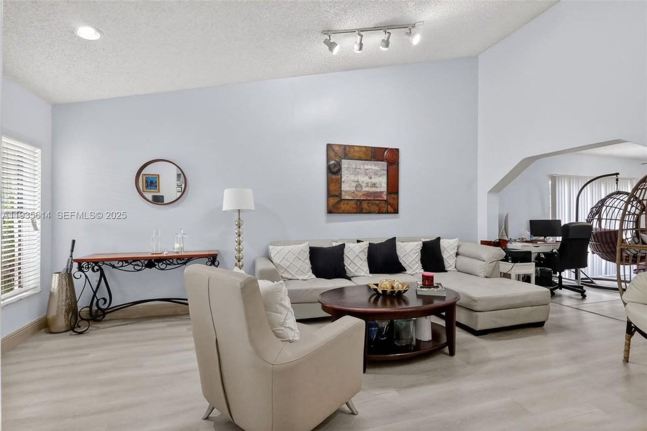 5571 Nw 188th St - Photo 5 of 17