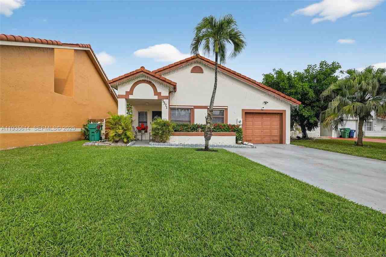 5571 Nw 188th St - Photo 6 of 17