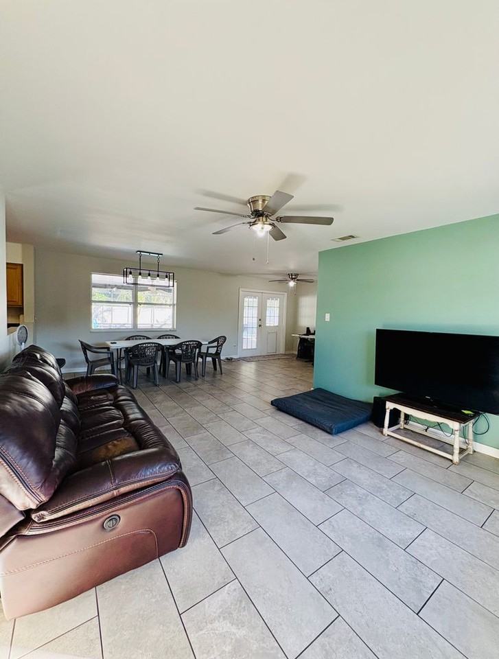 131 Se Lucero Dr - Photo 3 of 13