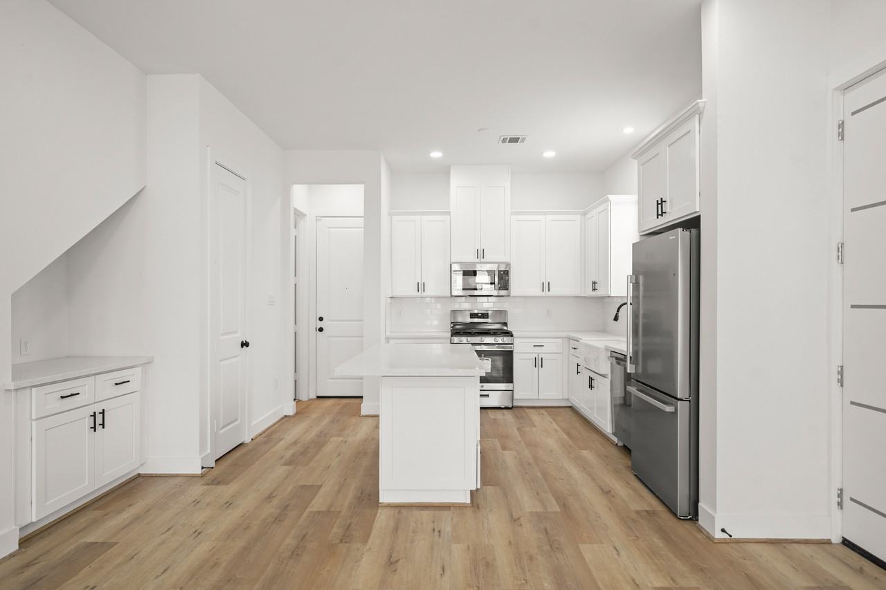 3417 Tuam St #1 - Photo 4 of 29