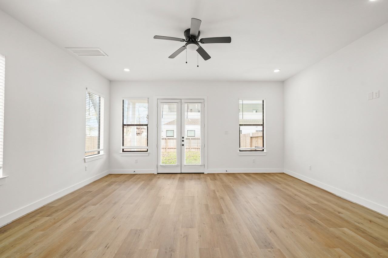 3417 Tuam St #1 - Photo 7 of 29