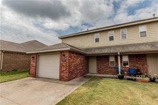 902 Oakwood Ln - Photo 1 of 1