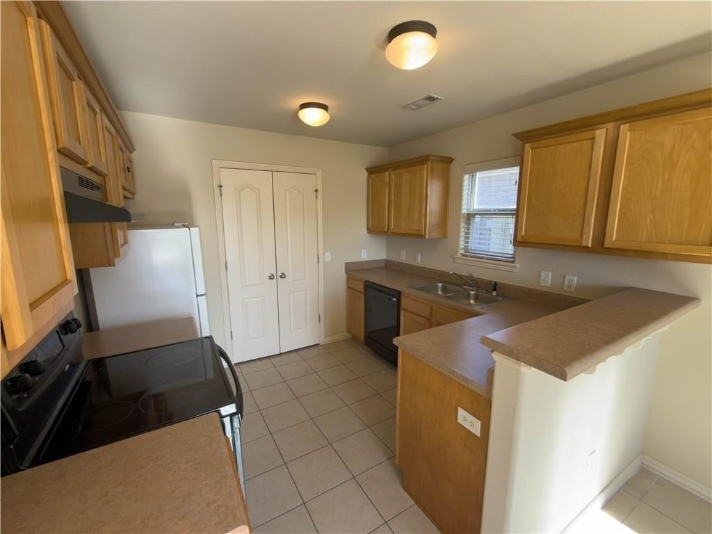 902 Oakwood Ln - Photo 3 of 12