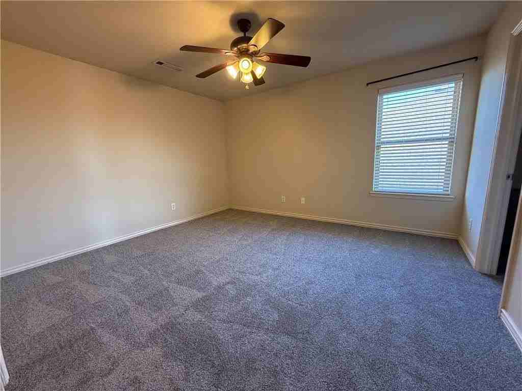 902 Oakwood Ln - Photo 7 of 12