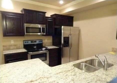 2638 N Valencia Ave - Photo 2 of 7