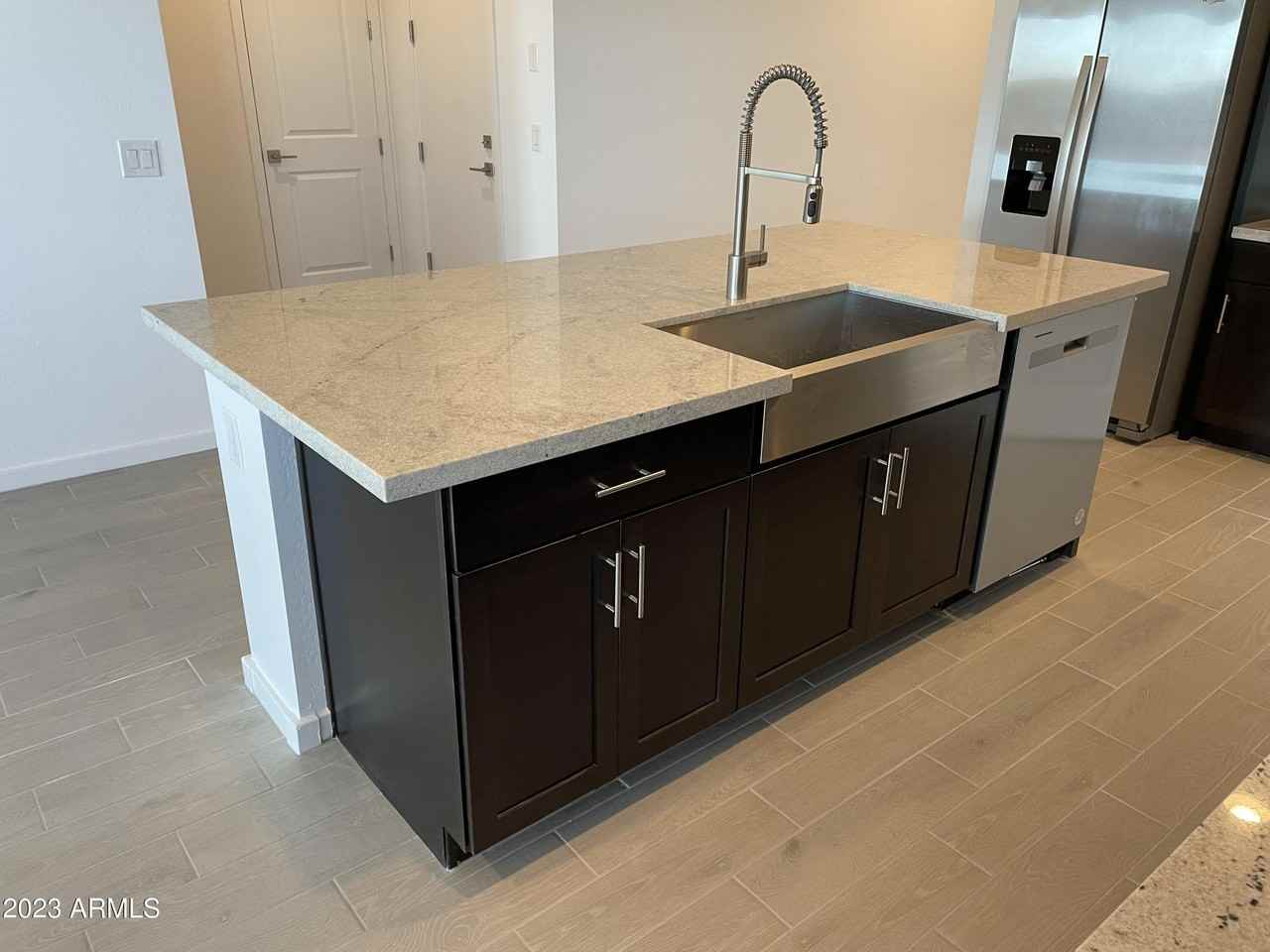 17401 W Red Fox Rd - Photo 7 of 41