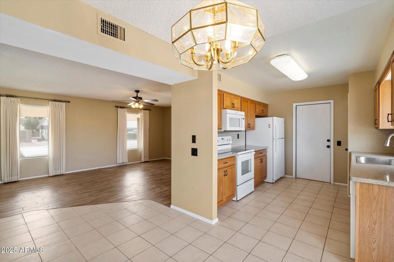 10528 W Tumblewood Dr - Photo 6 of 20