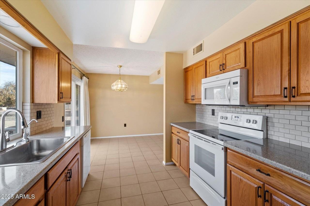 10528 W Tumblewood Dr - Photo 2 of 20