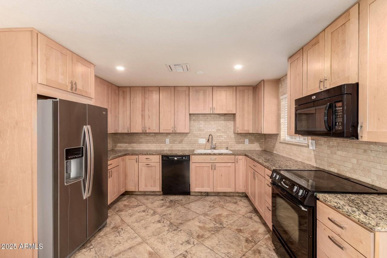 1320 S Beck Ave - Photo 4 of 29