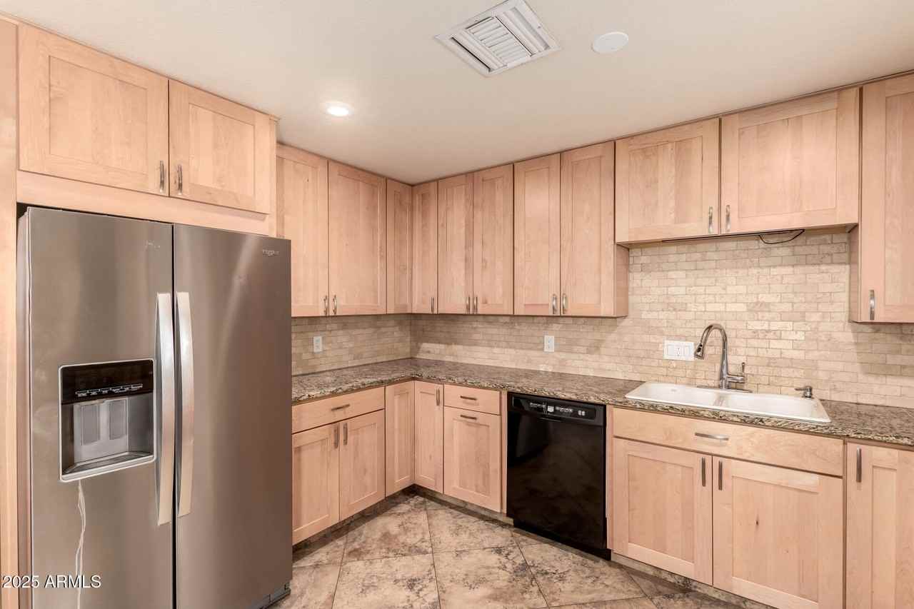 1320 S Beck Ave - Photo 6 of 29