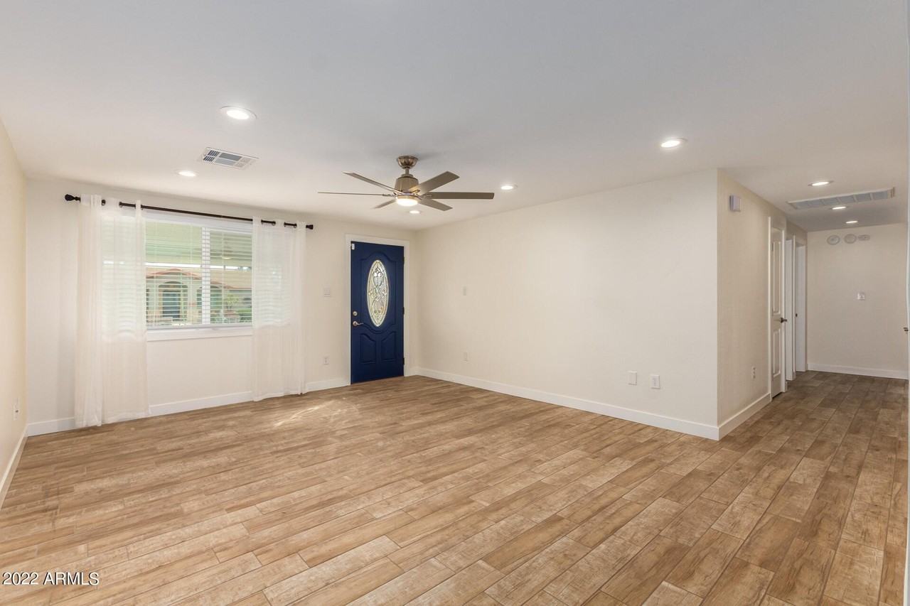 13838 N 37th Way - Photo 4 of 29