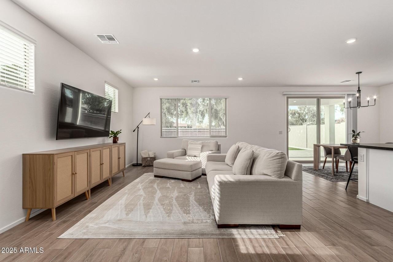 13244 N 146th Ln - Photo 7 of 37