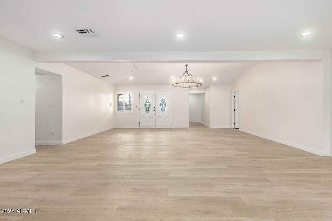 1606 W Keim Dr - Photo 3 of 49