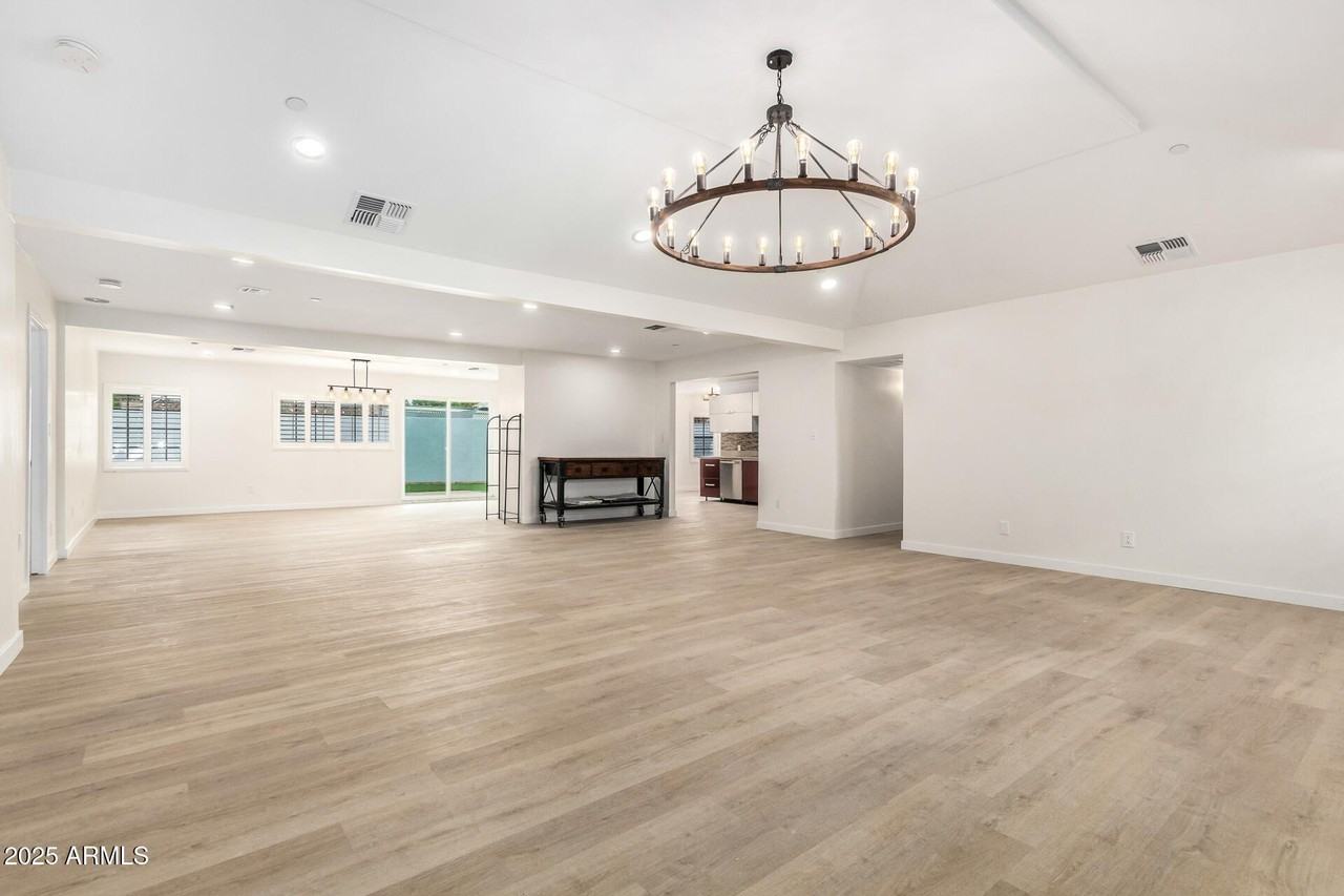 1606 W Keim Dr - Photo 4 of 49