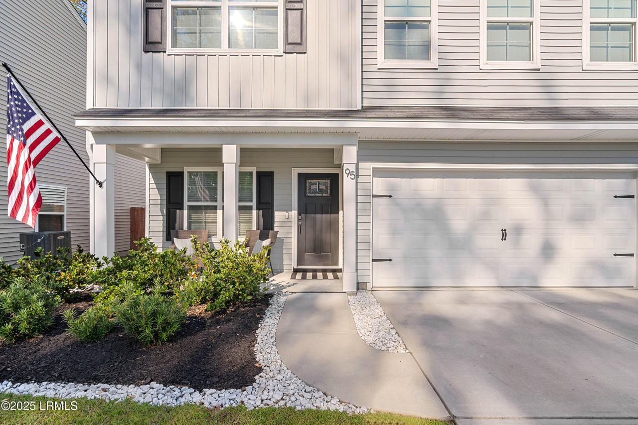 95 Chestnut St - Photo 4 of 48