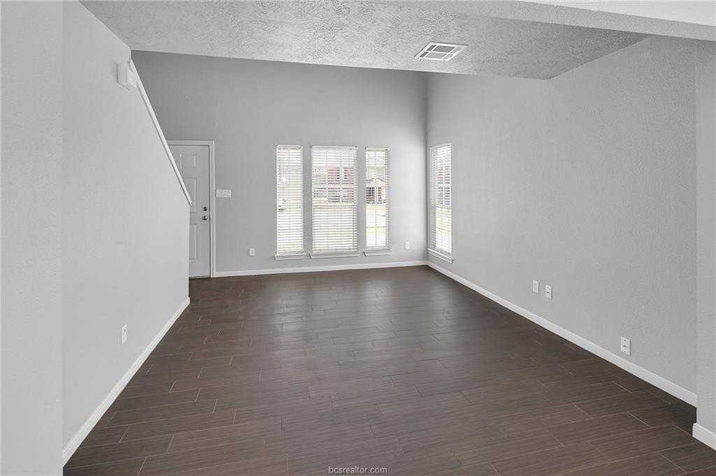 503 Thornton Ct - Photo 5 of 33